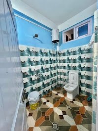 Bathroom facilities at Awoochopa Homestay Dirang